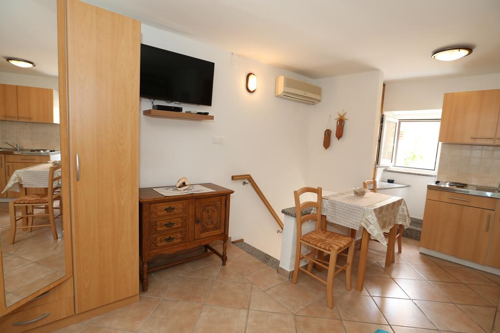 Studio Apartment Tea Baška Buitenkant foto