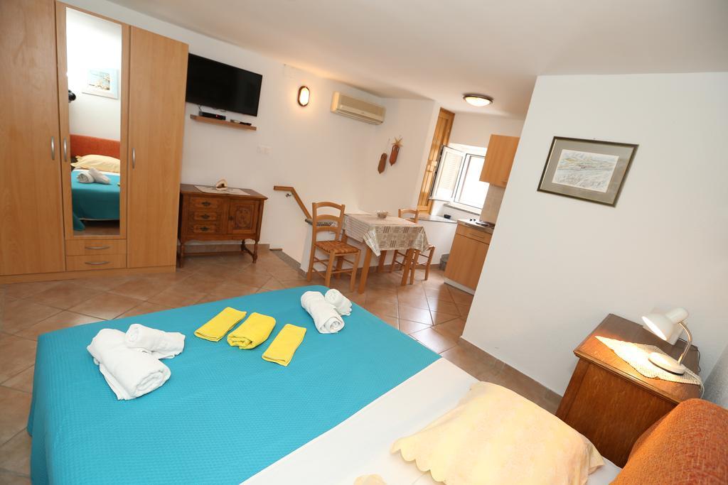 Studio Apartment Tea Baška Buitenkant foto