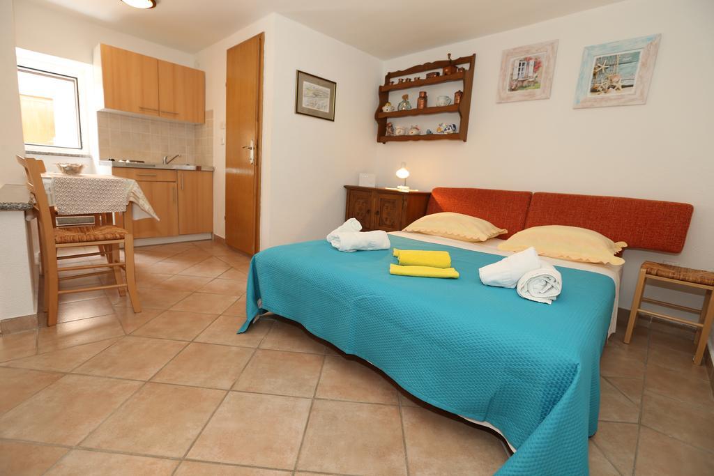 Studio Apartment Tea Baška Buitenkant foto