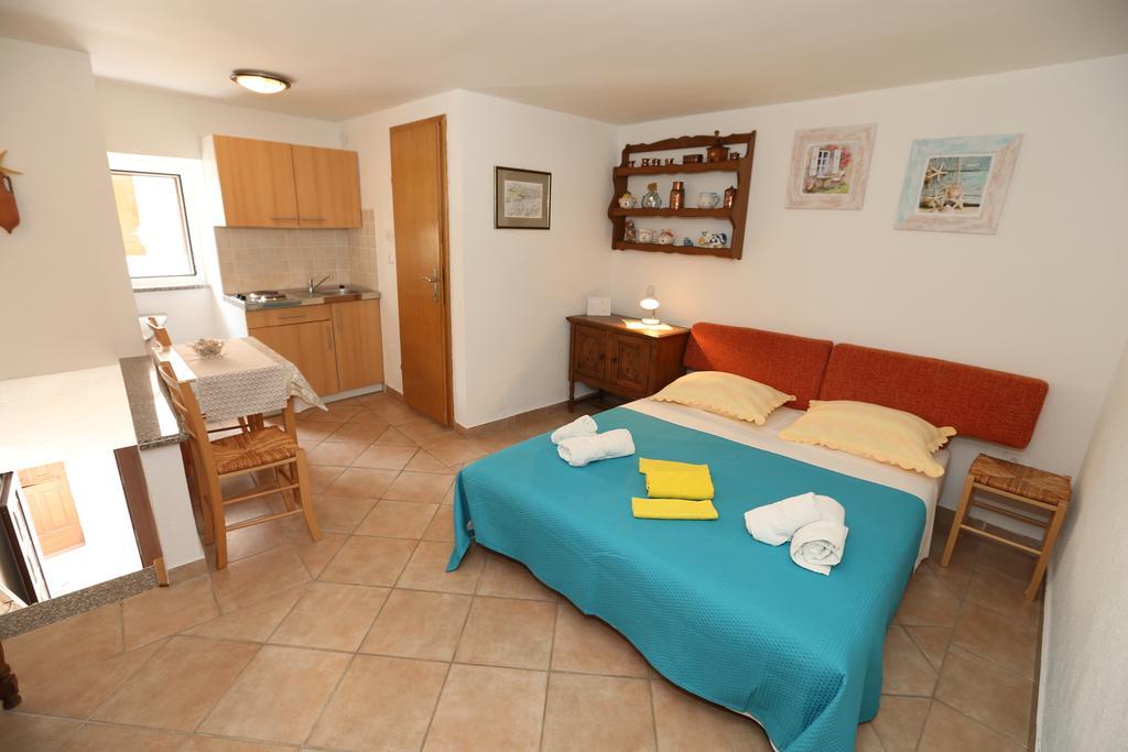 Studio Apartment Tea Baška Buitenkant foto
